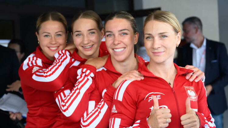 Polki w składzie Karolina Naja (P), Anna Puławska (2P), Adrianna Kąkol (2L) i Dominika Putto (L). Fot. PAP