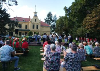 III Festiwal Zespołów Śpiewaczych w pałacu w Starym Kisielinie Radio Zachód - Lubuskie