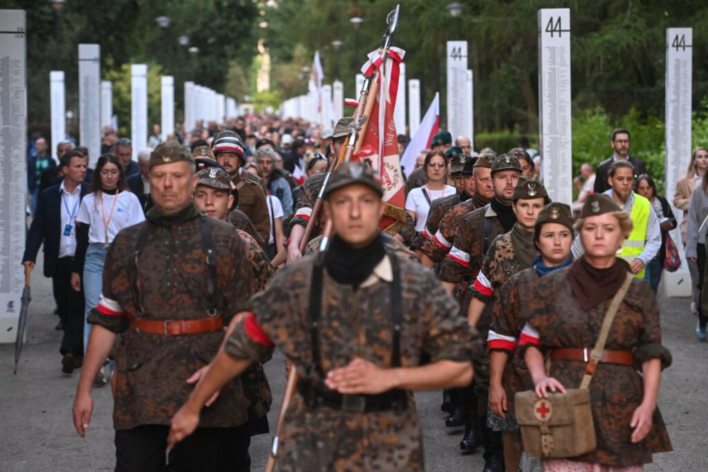 Marsz Pamięci – warszawiacy uczcili pomordowanych mieszkańców Woli Radio Zachód - Lubuskie