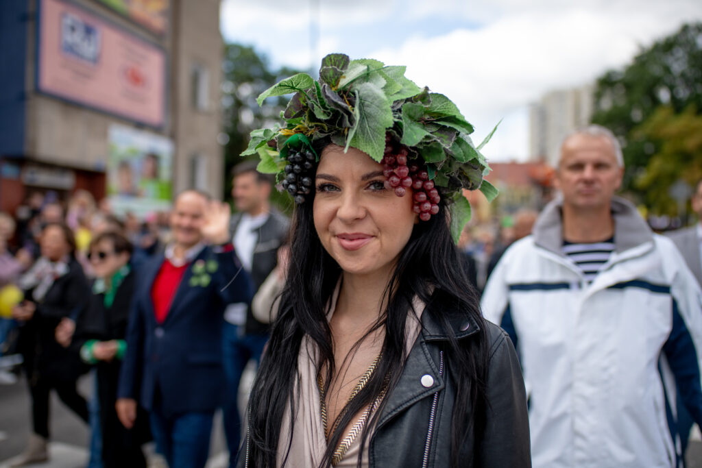 Ulicami Zielonej Góry przeszedł korowód winobraniowy. Bachus nie powiedział jeszcze ostatniego imprezowego słowa [GALERIA ZDJĘĆ] Radio Zachód - Lubuskie