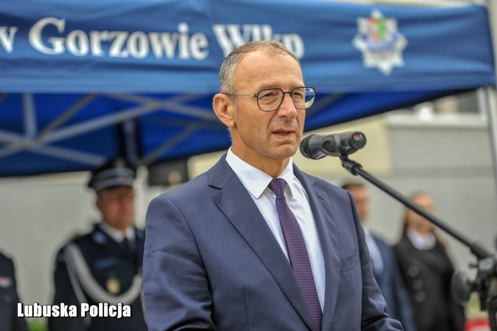 Nowi lubuscy policjanci zaprzysiężeni, doświadczeni z odznaczeniami [GALERIA ZDJĘĆ] Radio Zachód - Lubuskie