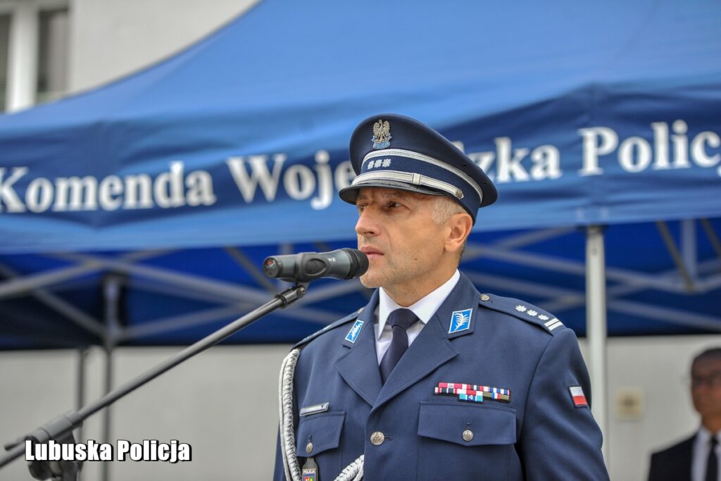 Nowi lubuscy policjanci zaprzysiężeni, doświadczeni z odznaczeniami [GALERIA ZDJĘĆ] Radio Zachód - Lubuskie