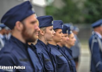 Nowi lubuscy policjanci zaprzysiężeni, doświadczeni z odznaczeniami [GALERIA ZDJĘĆ] Radio Zachód - Lubuskie