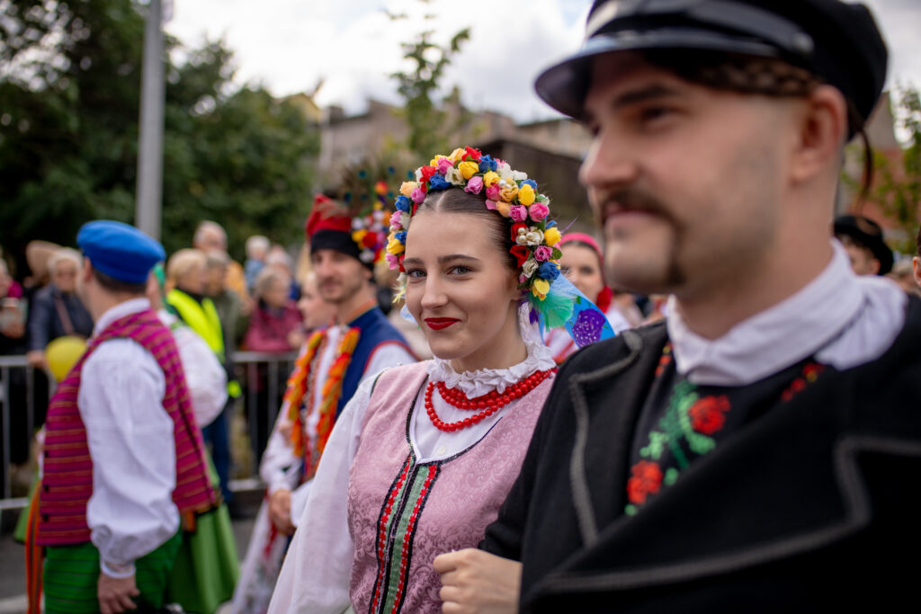 Ulicami Zielonej Góry przeszedł korowód winobraniowy. Bachus nie powiedział jeszcze ostatniego imprezowego słowa [GALERIA ZDJĘĆ] Radio Zachód - Lubuskie