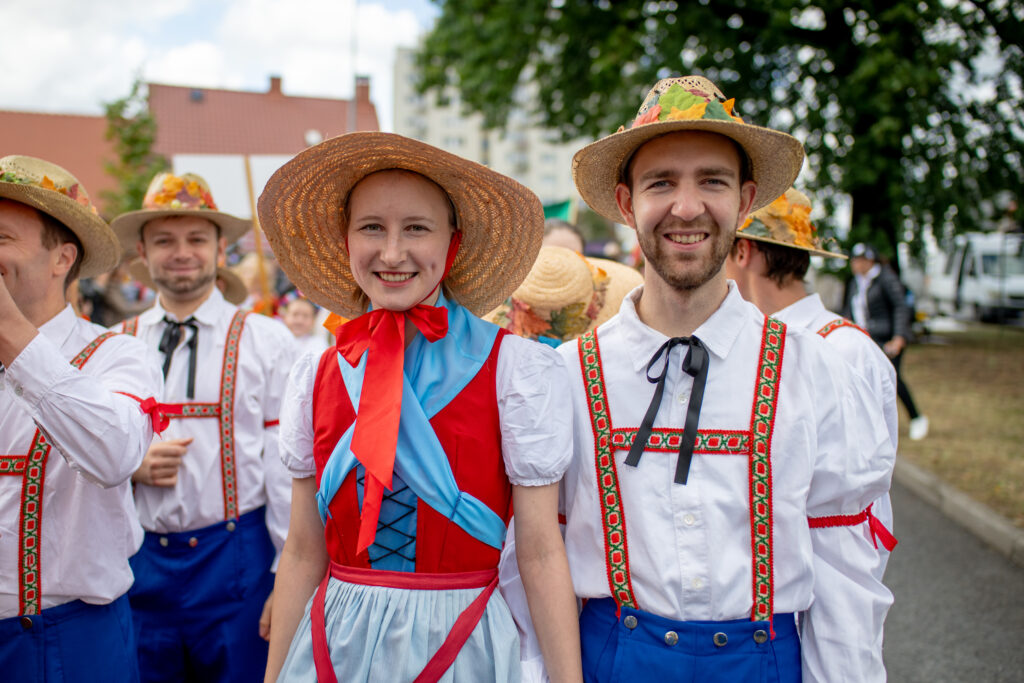 Ulicami Zielonej Góry przeszedł korowód winobraniowy. Bachus nie powiedział jeszcze ostatniego imprezowego słowa [GALERIA ZDJĘĆ] Radio Zachód - Lubuskie