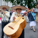 Ulicami Zielonej Góry przeszedł korowód winobraniowy. Bachus nie powiedział jeszcze ostatniego imprezowego słowa [GALERIA ZDJĘĆ] Radio Zachód - Lubuskie