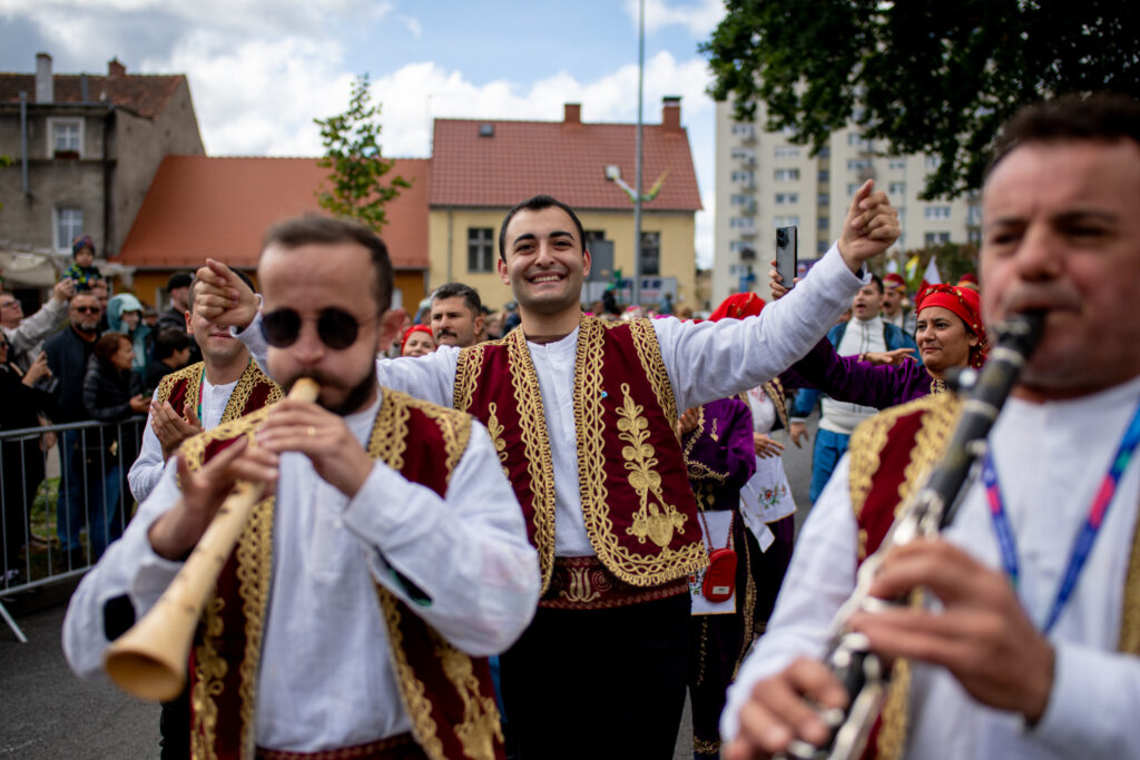 Ulicami Zielonej Góry przeszedł korowód winobraniowy. Bachus nie powiedział jeszcze ostatniego imprezowego słowa [GALERIA ZDJĘĆ] Radio Zachód - Lubuskie