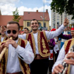 Ulicami Zielonej Góry przeszedł korowód winobraniowy. Bachus nie powiedział jeszcze ostatniego imprezowego słowa [GALERIA ZDJĘĆ] Radio Zachód - Lubuskie