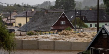 Powódź w Czechach. Fot. PAP/EPA/MARTIN DIVISEK