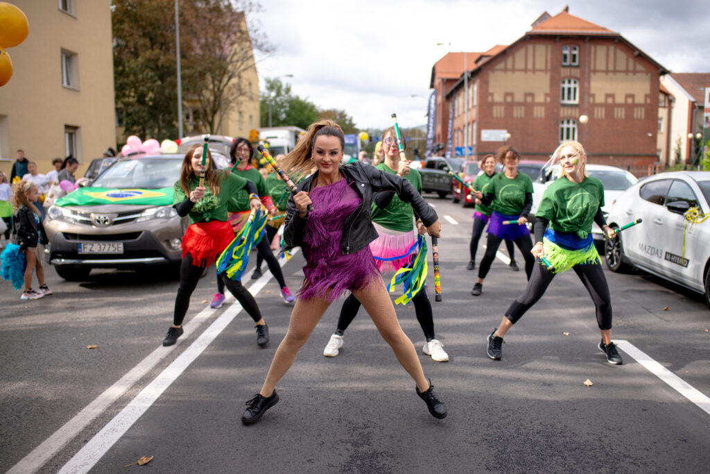 Ulicami Zielonej Góry przeszedł korowód winobraniowy. Bachus nie powiedział jeszcze ostatniego imprezowego słowa [GALERIA ZDJĘĆ] Radio Zachód - Lubuskie