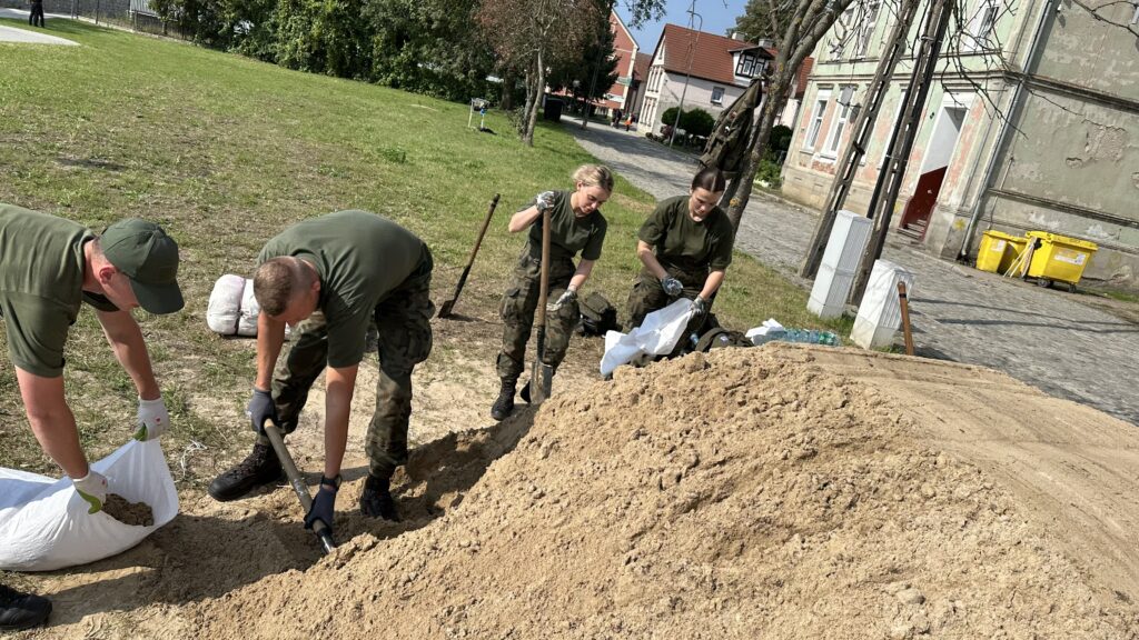 Fala kulminacyjna przechodzi przez lubuskie. W Kostrzynie zakaz przejazdu ciężarówek [AKTUALIZOWANY] Radio Zachód - Lubuskie