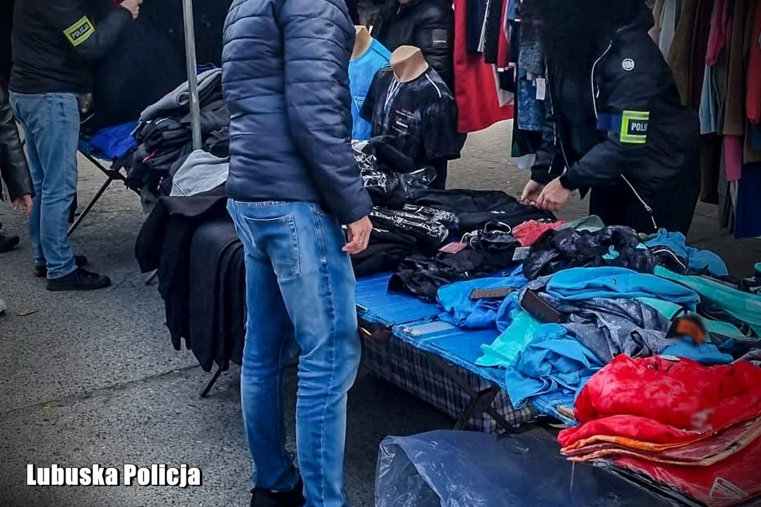 Policjanci przejęli 2,2 tys. sztuk podróbek wartych 360 tys. zł [ZDJĘCIA]