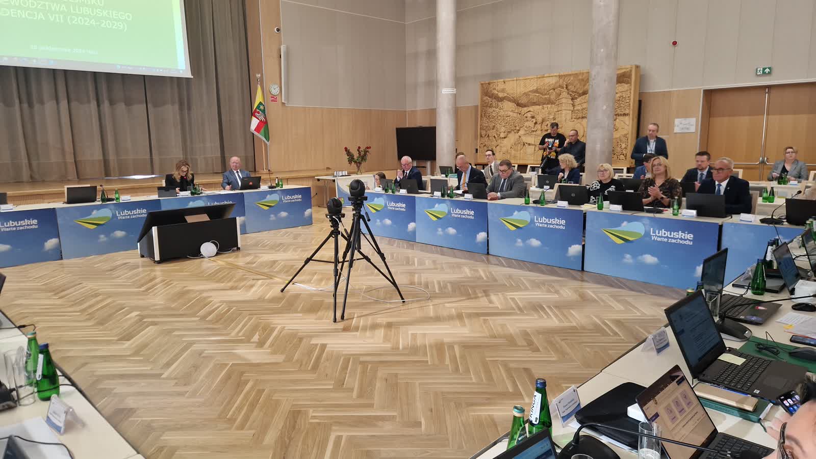 Dokumenty pod specjalnym nadzorem. Powołano Lubuskie Centrum Cyfryzacji Radio Zachód - Lubuskie