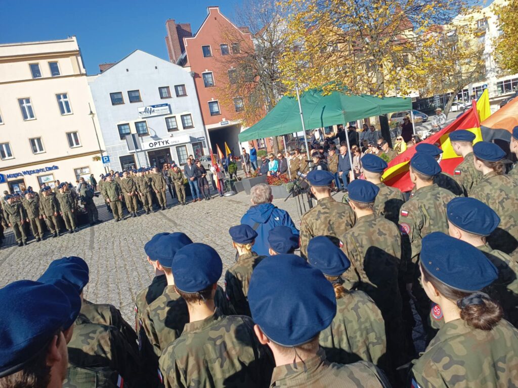 Uroczyste ślubowanie klas mundurowych w Żaganiu [ZDJĘCIA] Radio Zachód - Lubuskie