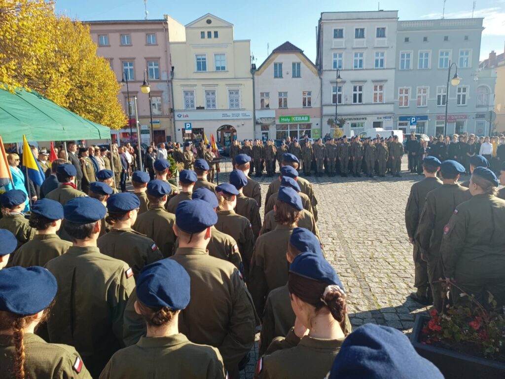 Uroczyste ślubowanie klas mundurowych w Żaganiu [ZDJĘCIA] Radio Zachód - Lubuskie