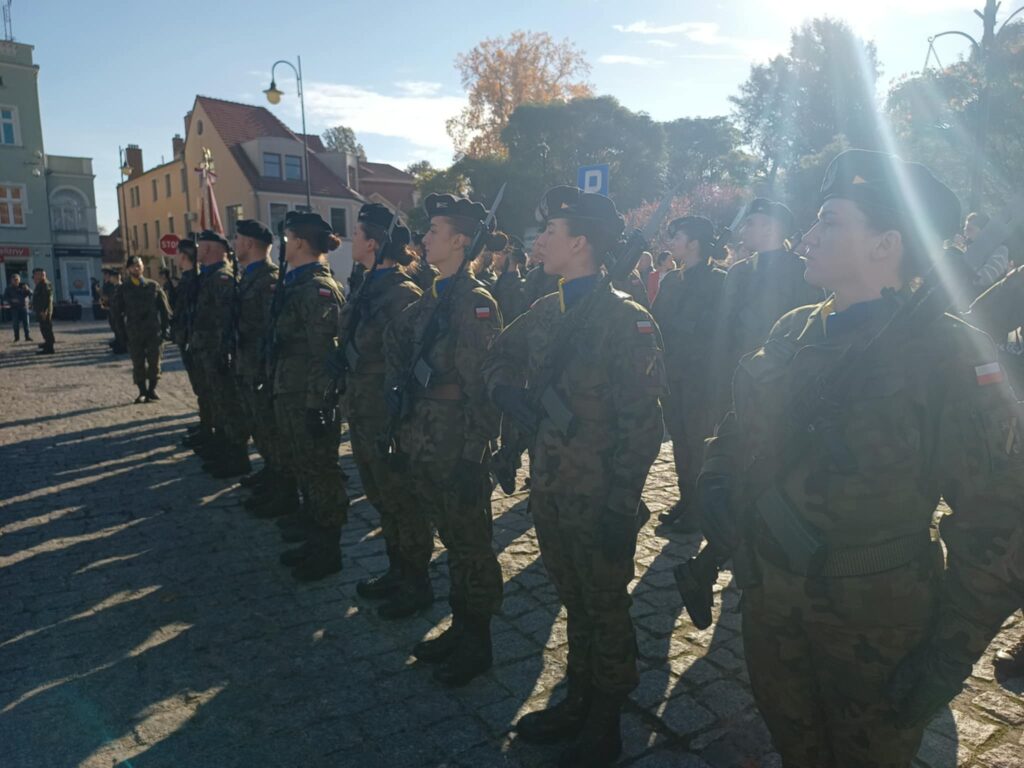 Uroczyste ślubowanie klas mundurowych w Żaganiu [ZDJĘCIA] Radio Zachód - Lubuskie