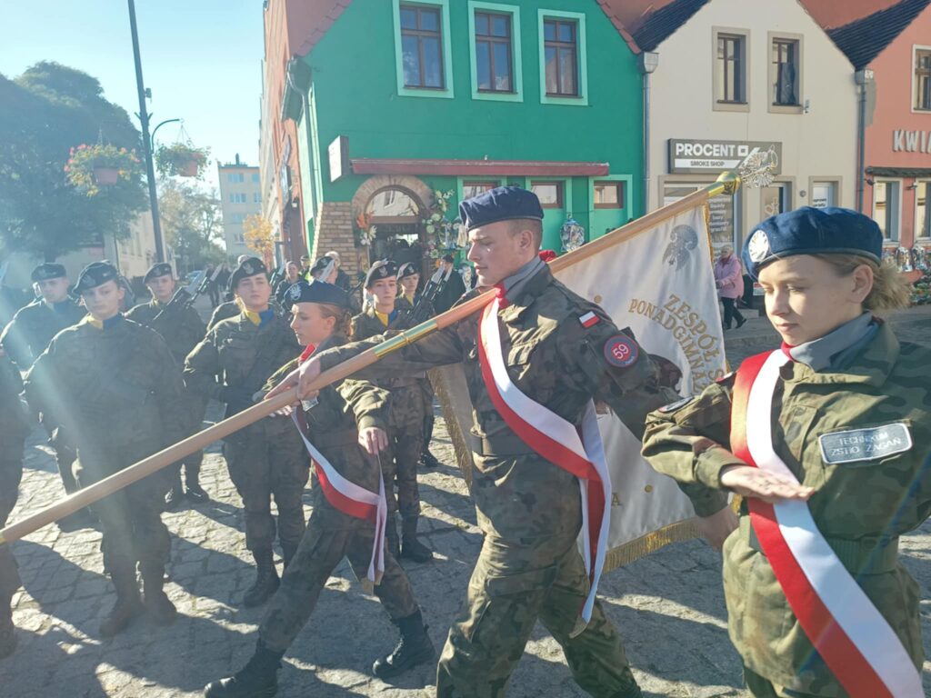 Uroczyste ślubowanie klas mundurowych w Żaganiu [ZDJĘCIA] Radio Zachód - Lubuskie