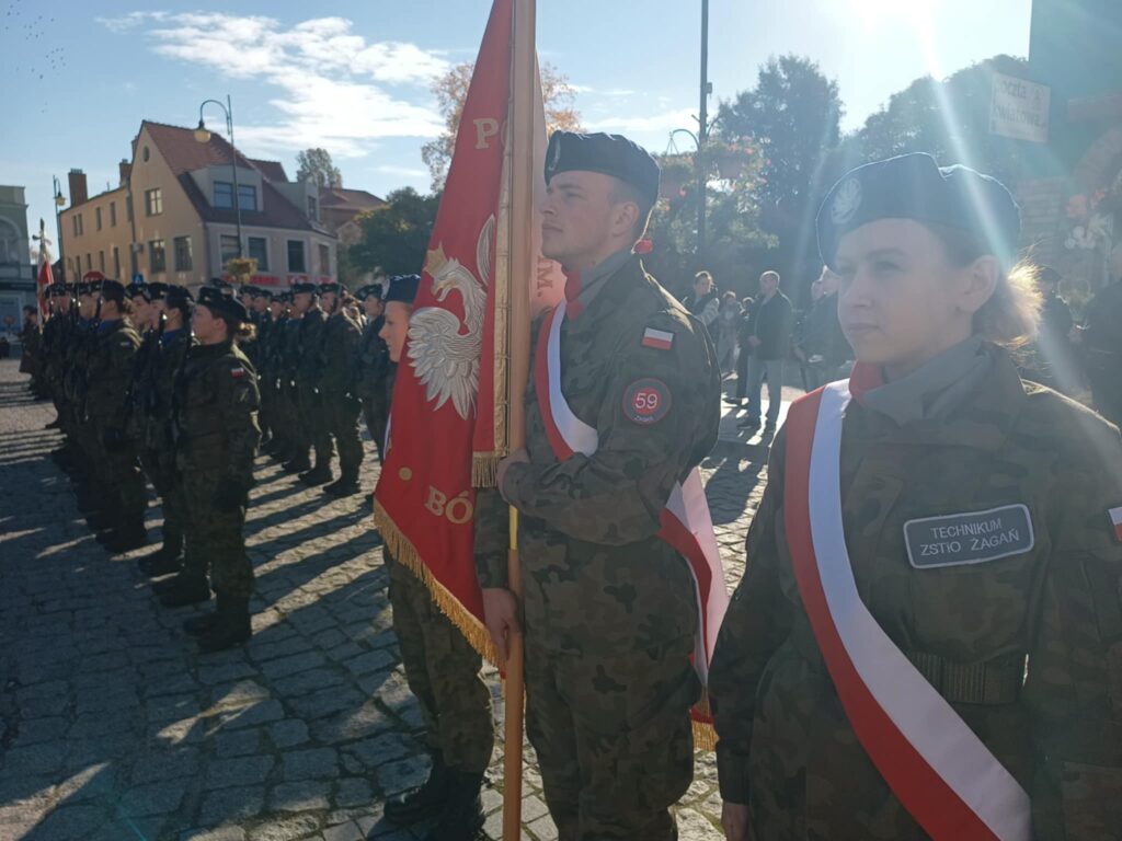 Uroczyste ślubowanie klas mundurowych w Żaganiu [ZDJĘCIA] Radio Zachód - Lubuskie