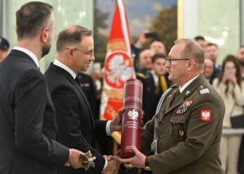 Generał dywizji Dariusz Parylak. Fot. PAP/Radek Pietruszka