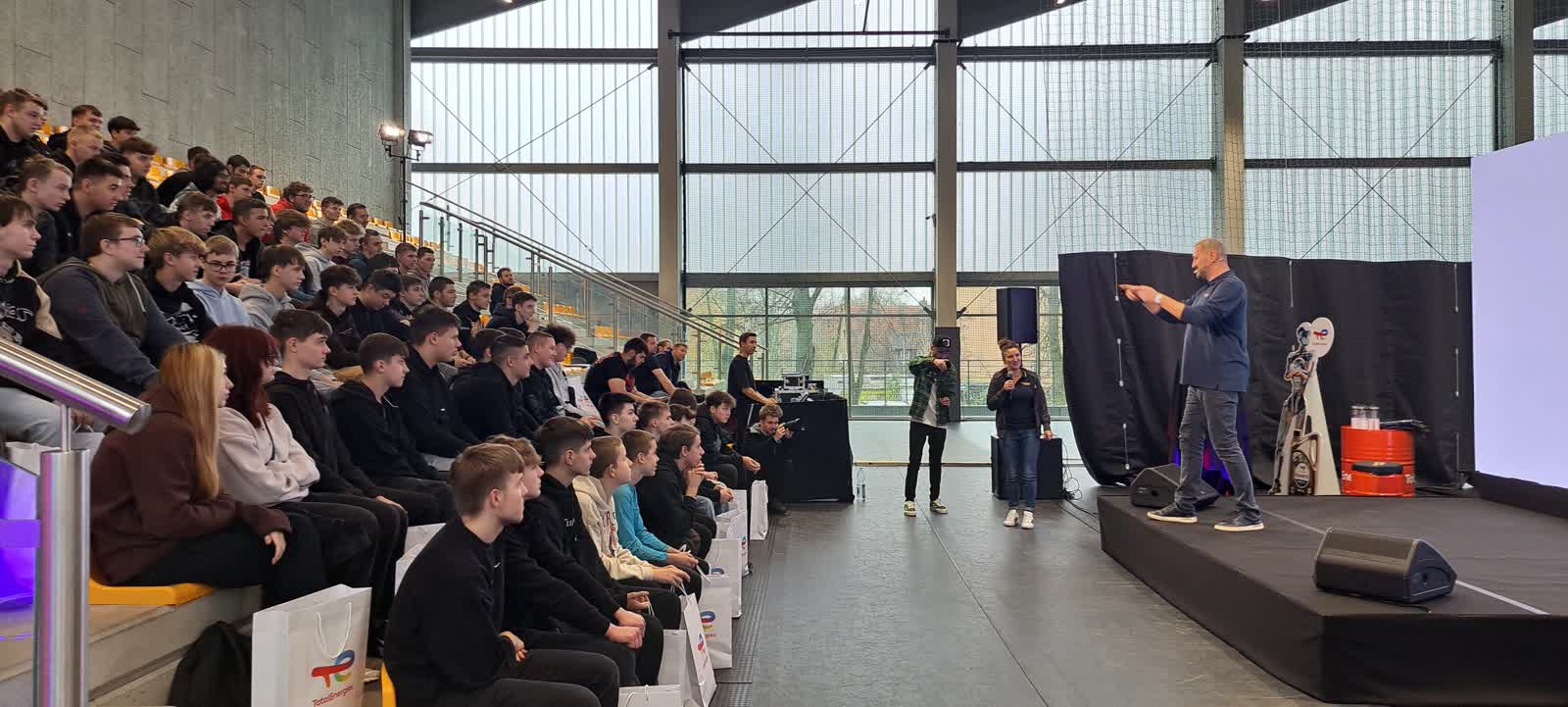 Uczą się motoryzacji od najlepszych. Adam Klimek z wizytą w Gorzowie Radio Zachód - Lubuskie