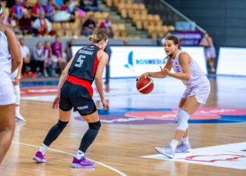 Wiktoria Keller notuje jak na razie w bydgoskiej drużynie średnio 8,2 pkt i 5,8 zbiórki (fot. Basket 25 Bydgoszcz)