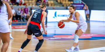 Wiktoria Keller notuje jak na razie w bydgoskiej drużynie średnio 8,2 pkt i 5,8 zbiórki (fot. Basket 25 Bydgoszcz)