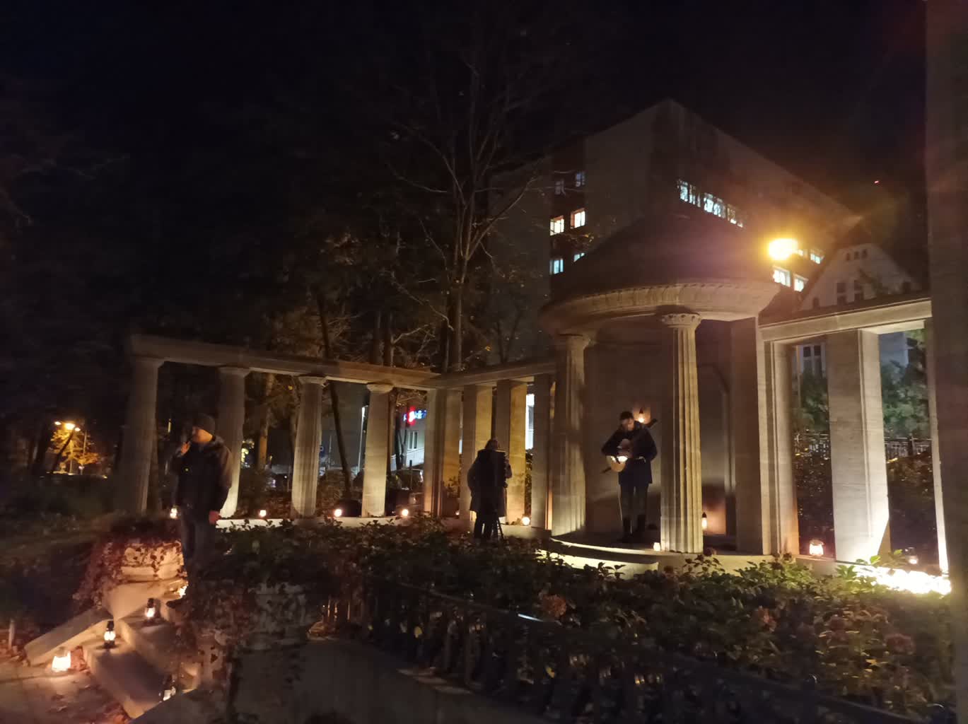 Zielonogórskie Zaduszki przy grobowcu Beuchelta Radio Zachód - Lubuskie