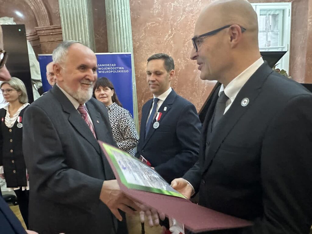 Medal "Wierni Tradycji" dla żagańskiego muzeum Radio Zachód - Lubuskie