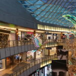 Złote Tarasy w Warszawie. Fot. PAP/ Albert Zawada