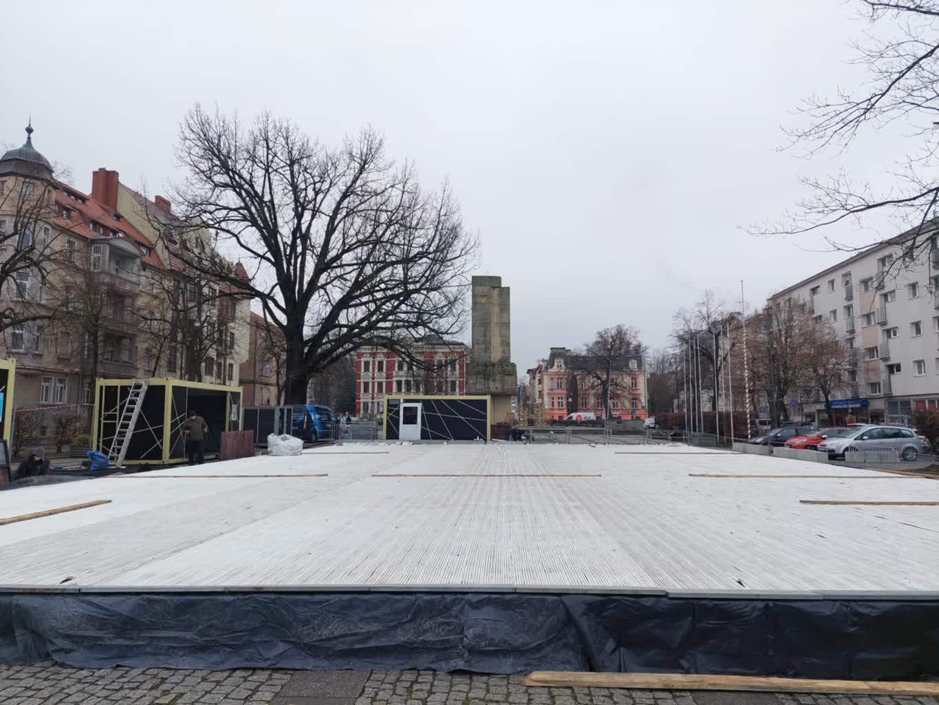 Przy placu Bohaterów w Zielonej Górze powstaje lodowisko Radio Zachód - Lubuskie
