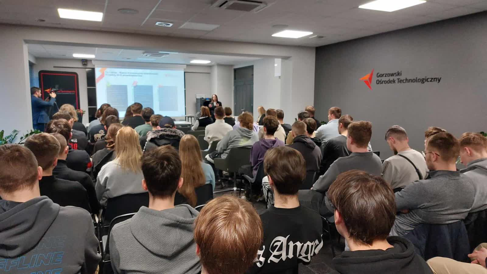 Innowacyjne pomysły studentów gorzowskiej AJP Radio Zachód - Lubuskie