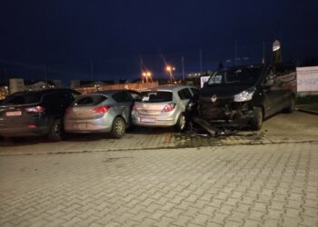 Zdemolował auta na parkingu. Pijany kierowca zatrzymany Radio Zachód - Lubuskie