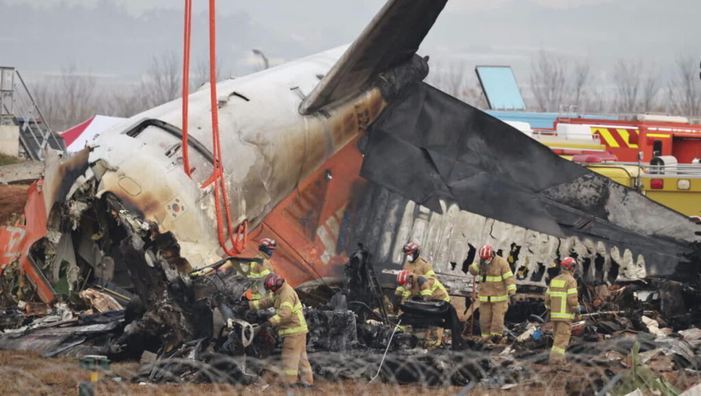 Wrak samoloyu Jeju Air Fot. PAP/EPA/HAN MYUNG-GU