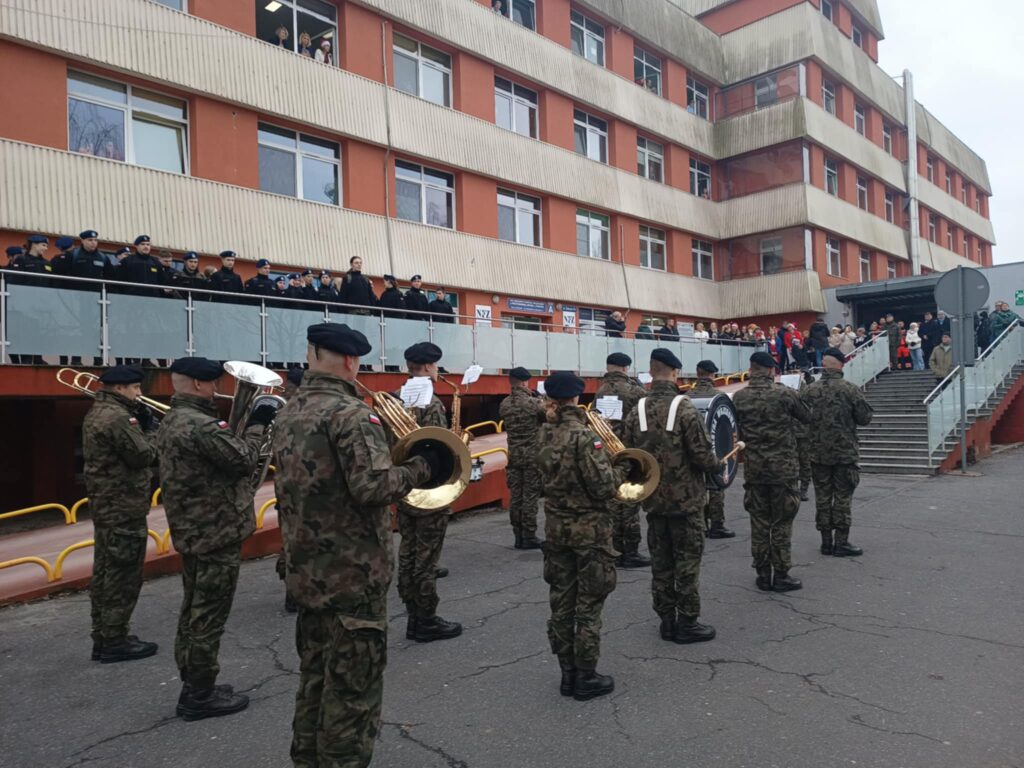 Wojskowi zagrali kolędy w żagańskim szpitalu [ZDJĘCIA] Radio Zachód - Lubuskie