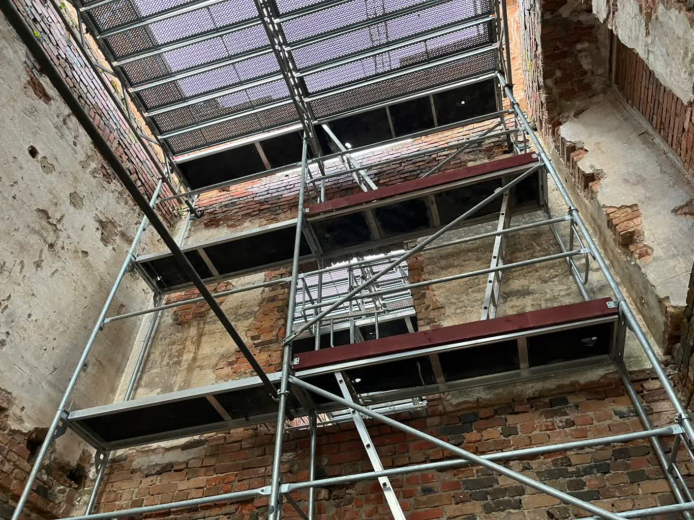 Trwa modernizacja pałacu książęcego w Zatoniu [ZDJĘCIA] Radio Zachód - Lubuskie