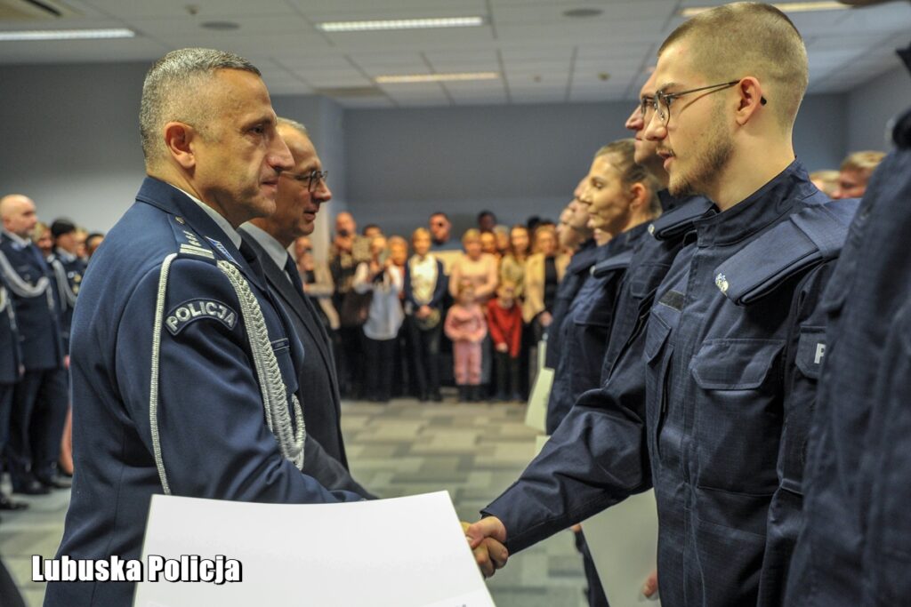 34 nowych policjantów złożyło ślubowanie w Gorzowie Wlkp. Gdzie będą pełnić służbę? [GALERIA ZDJĘĆ] Radio Zachód - Lubuskie