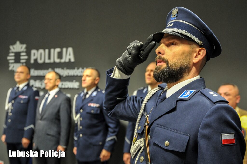 34 nowych policjantów złożyło ślubowanie w Gorzowie Wlkp. Gdzie będą pełnić służbę? [GALERIA ZDJĘĆ] Radio Zachód - Lubuskie