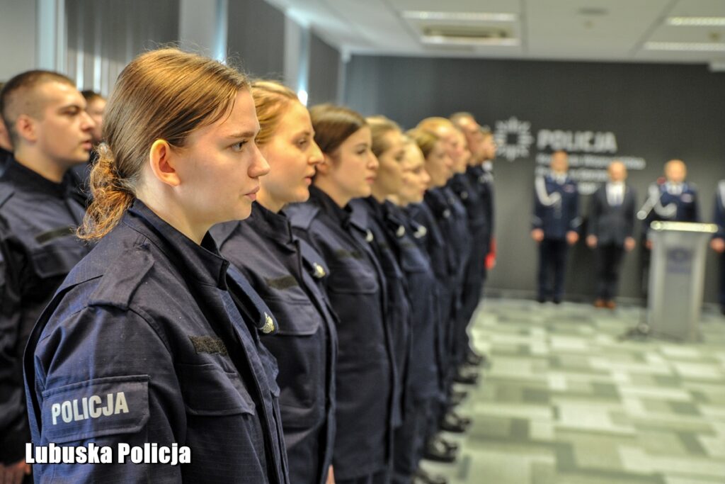 34 nowych policjantów złożyło ślubowanie w Gorzowie Wlkp. Gdzie będą pełnić służbę? [GALERIA ZDJĘĆ] Radio Zachód - Lubuskie