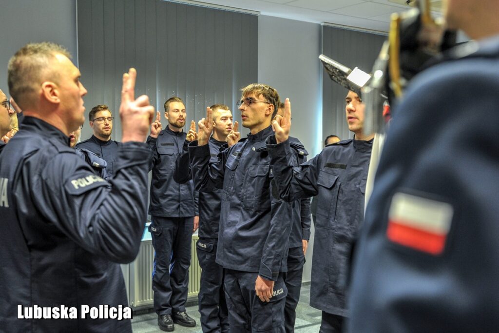 34 nowych policjantów złożyło ślubowanie w Gorzowie Wlkp. Gdzie będą pełnić służbę? [GALERIA ZDJĘĆ] Radio Zachód - Lubuskie