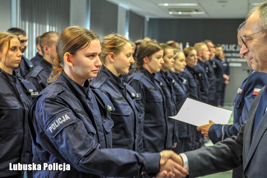 34 nowych policjantów złożyło ślubowanie w Gorzowie Wlkp. Gdzie będą pełnić służbę? [GALERIA ZDJĘĆ] Radio Zachód - Lubuskie