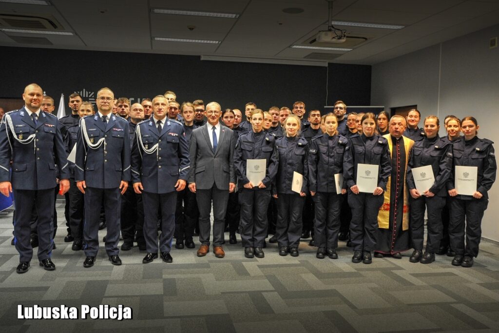 34 nowych policjantów złożyło ślubowanie w Gorzowie Wlkp. Gdzie będą pełnić służbę? [GALERIA ZDJĘĆ] Radio Zachód - Lubuskie