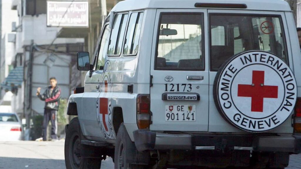 Międzynarodowy Komitet Czerwonego Krzyża w Strefie Gazy. Fot. PAP/EPA/MOHAMMED SABER