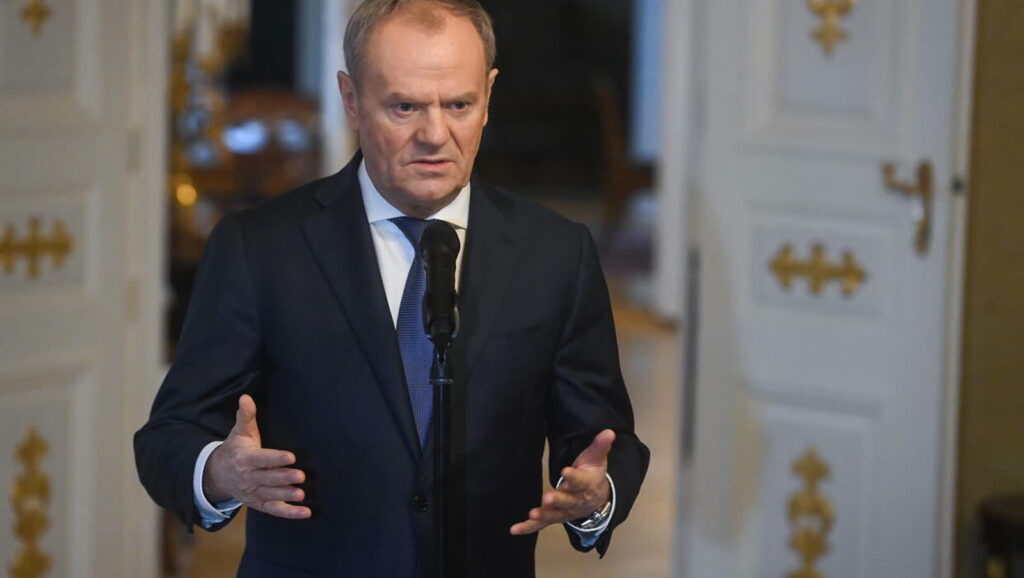 Premier Donald Tusk podczas wypowiedzi dla mediów w Pałacu Prezydenckim w Helsinkach, fot. PAP/Piotr Nowak