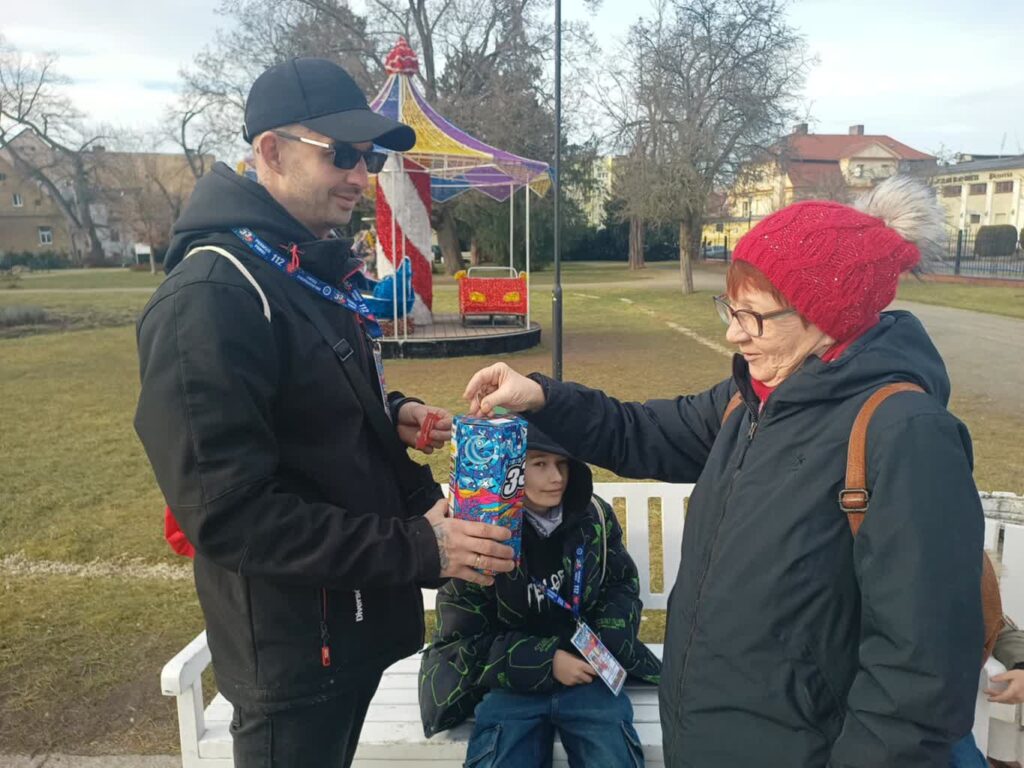 Czerwone serca WOŚP w Żaganiu fot. K.Gonera