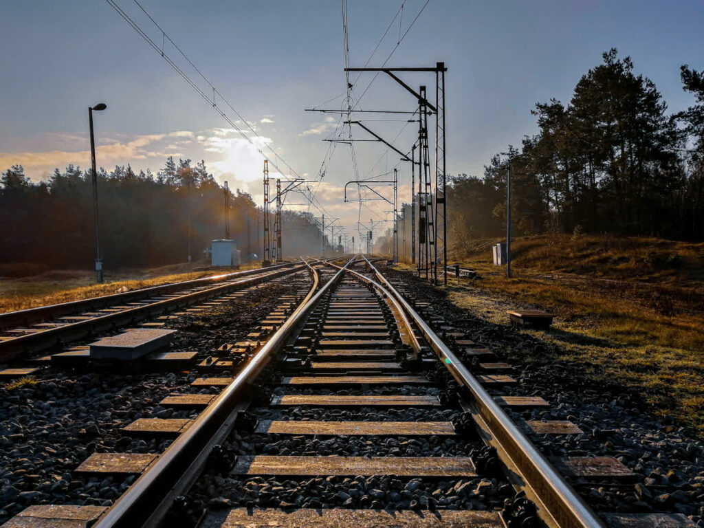 Awaria sieci trakcyjnej! Wstrzymany ruch pociągów między Poznaniem Górczynem a Palędziem https://x.com/PKP_PLK_SA