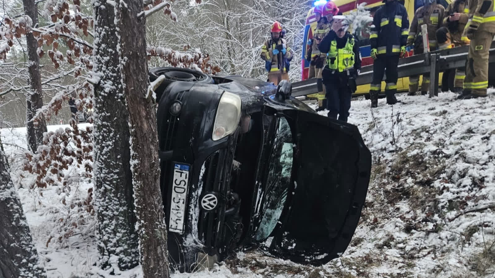 VW Polo wypadł z drogi i dachował koło Gorzowa Radio Zachód - Lubuskie
