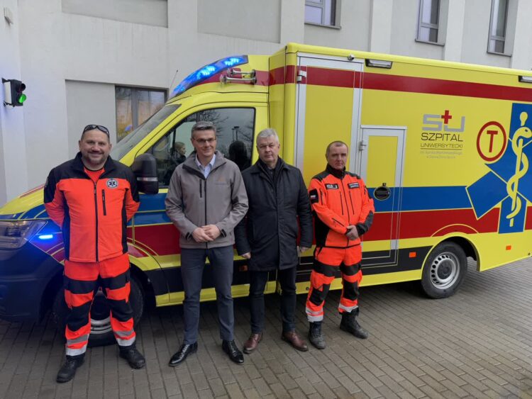 Nowa karetka dla Szpitala Uniwersyteckiego w Zielonej Górze Radio Zachód - Lubuskie