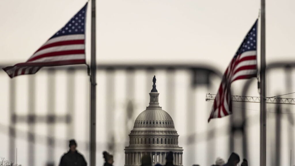Inauguracja prezydentury Trumpa to seria ceremonii, wieców i parad 2 Kapitol Stanów Zjednoczonych. Fot. PAP/EPA/JUSTIN LANE