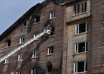 Strażacy na miejscu pożaru, fot. PAP/EPA/STR