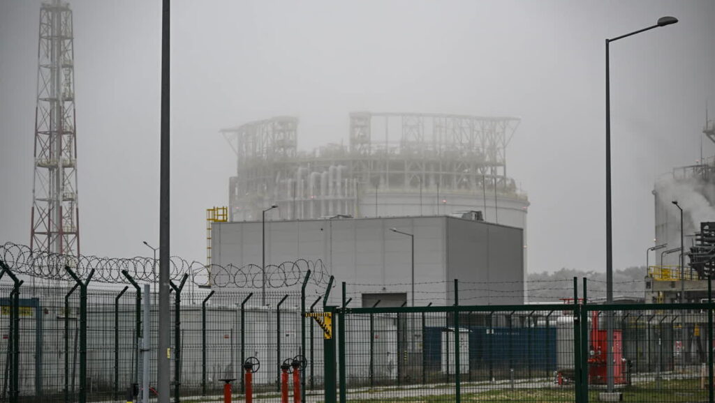 Terminal LNG w Świnoujściu. Fot. PAP/Marcin Bielecki